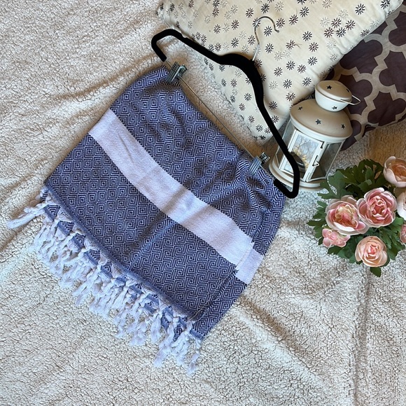 Trina Turk lightweight throw - Picture 1 of 6